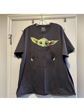 Men’s Star Wars Mandalorian Baby Yoda by Mad Engine graphic tee.  Size 2X